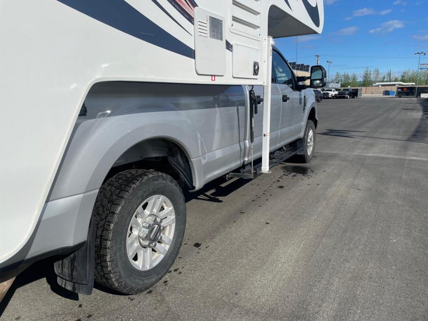 2018 SILVER FORD F350 SUPER DUTY (1FT8W3B61JE) with an 6.2L engine, Automatic transmission, located at 2525 S. Cushman, Fairbanks, AK, 99701, (907) 452-5707, 64.824036, -147.712311 - Photo#3