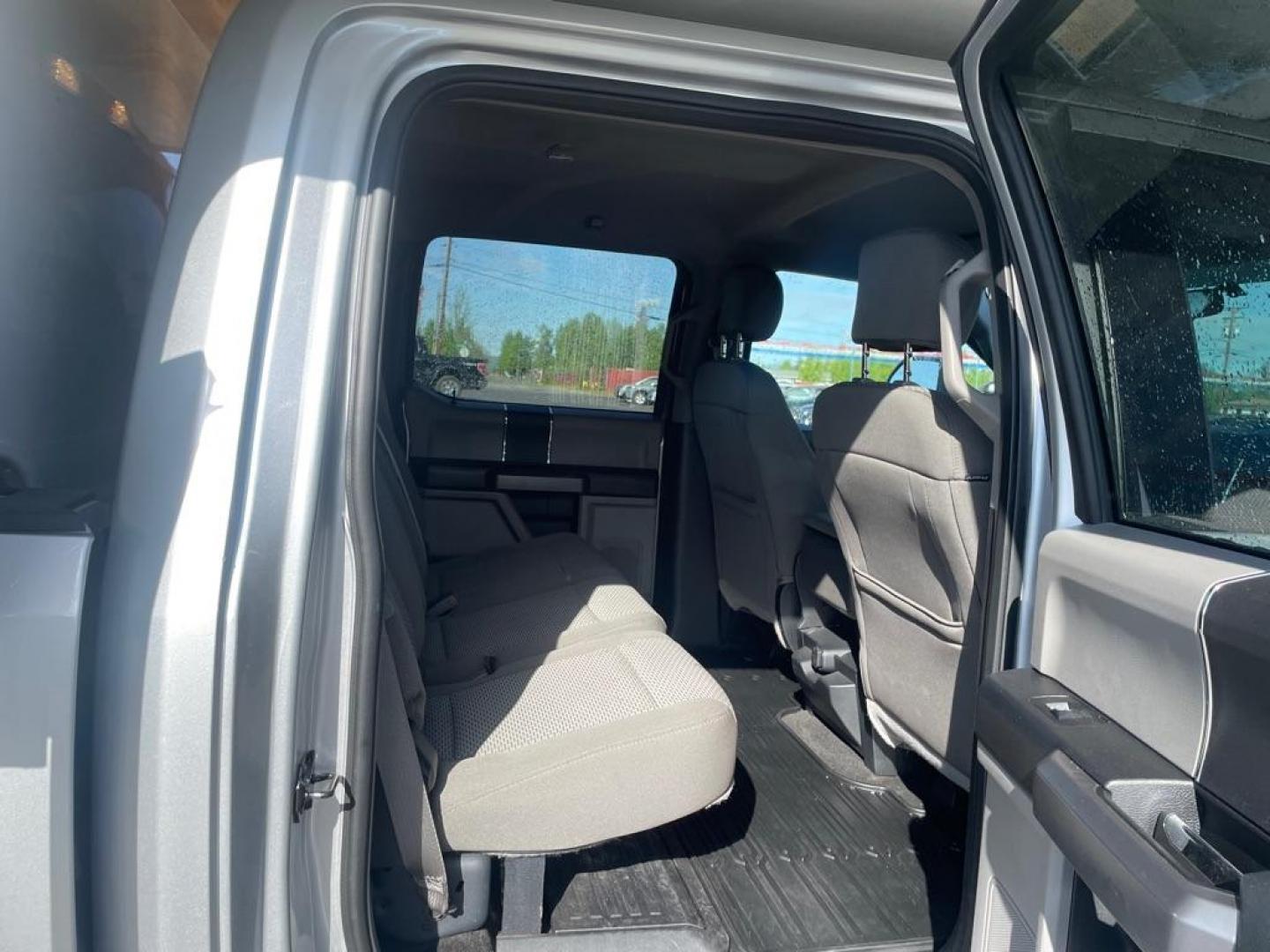 2018 SILVER FORD F350 SUPER DUTY (1FT8W3B61JE) with an 6.2L engine, Automatic transmission, located at 2525 S. Cushman, Fairbanks, AK, 99701, (907) 452-5707, 64.824036, -147.712311 - Photo#4