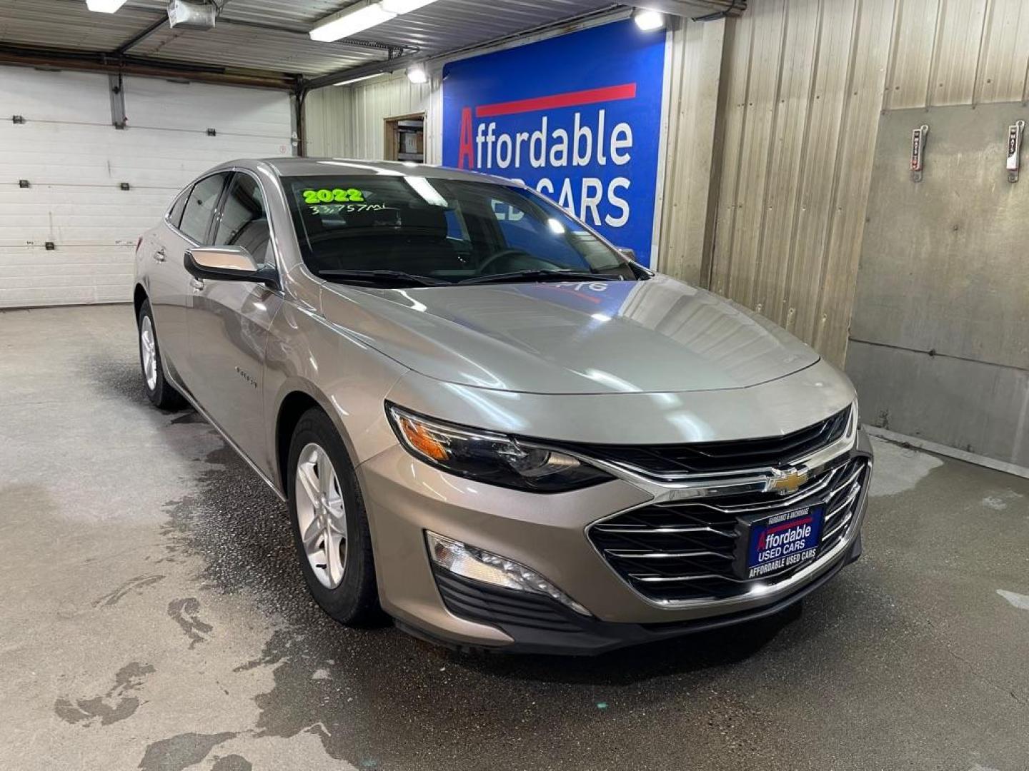 2022 GOLD CHEVROLET MALIBU LT (1G1ZD5ST5NF) with an 1.5L engine, Continuously Variable transmission, located at 2525 S. Cushman, Fairbanks, AK, 99701, (907) 452-5707, 64.824036, -147.712311 - Photo#0