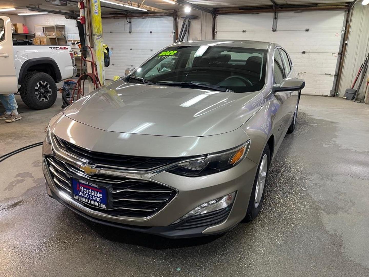 2022 GOLD CHEVROLET MALIBU LT (1G1ZD5ST5NF) with an 1.5L engine, Continuously Variable transmission, located at 2525 S. Cushman, Fairbanks, AK, 99701, (907) 452-5707, 64.824036, -147.712311 - Photo#1