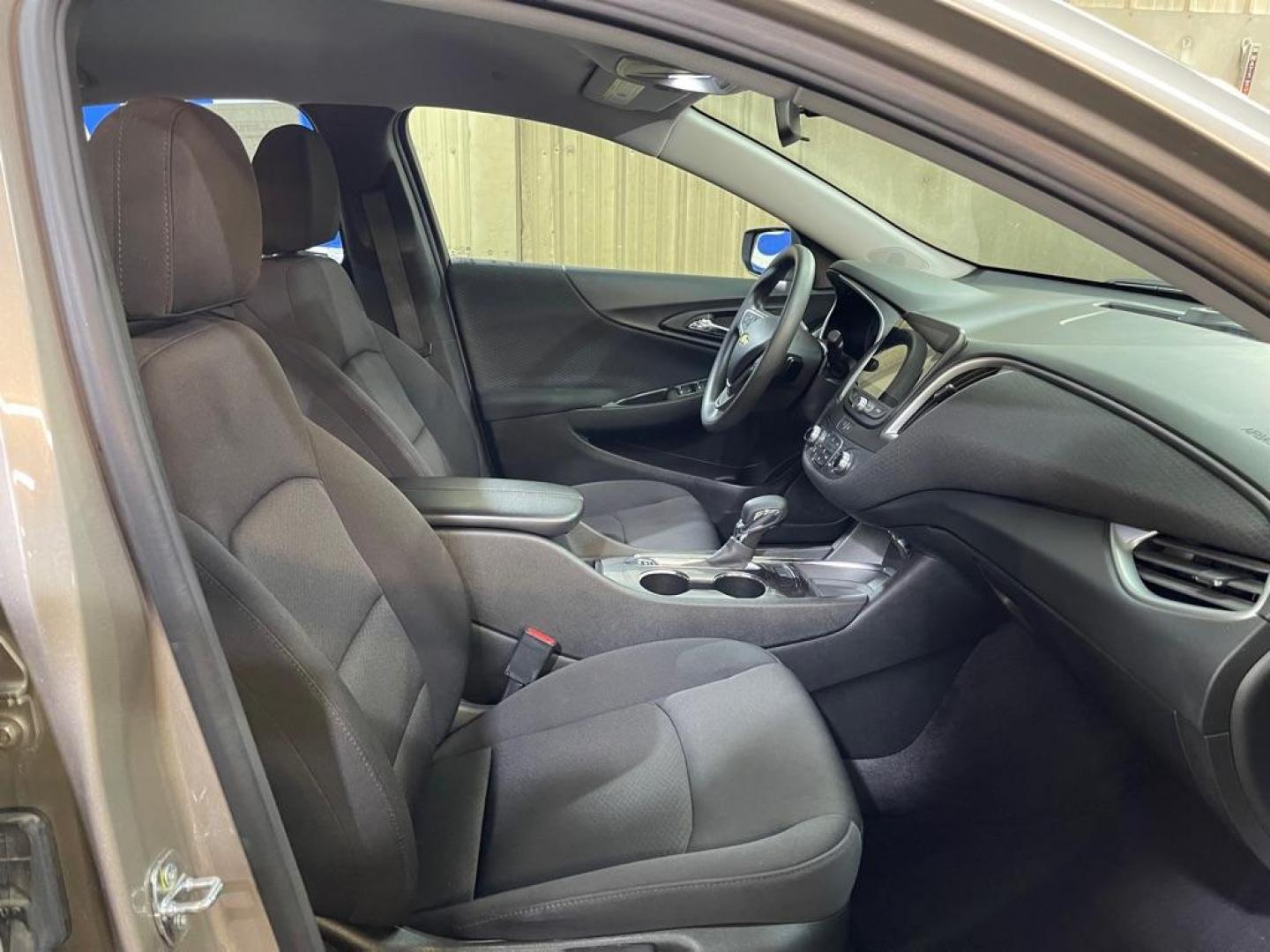 2022 GOLD CHEVROLET MALIBU LT (1G1ZD5ST5NF) with an 1.5L engine, Continuously Variable transmission, located at 2525 S. Cushman, Fairbanks, AK, 99701, (907) 452-5707, 64.824036, -147.712311 - Photo#3