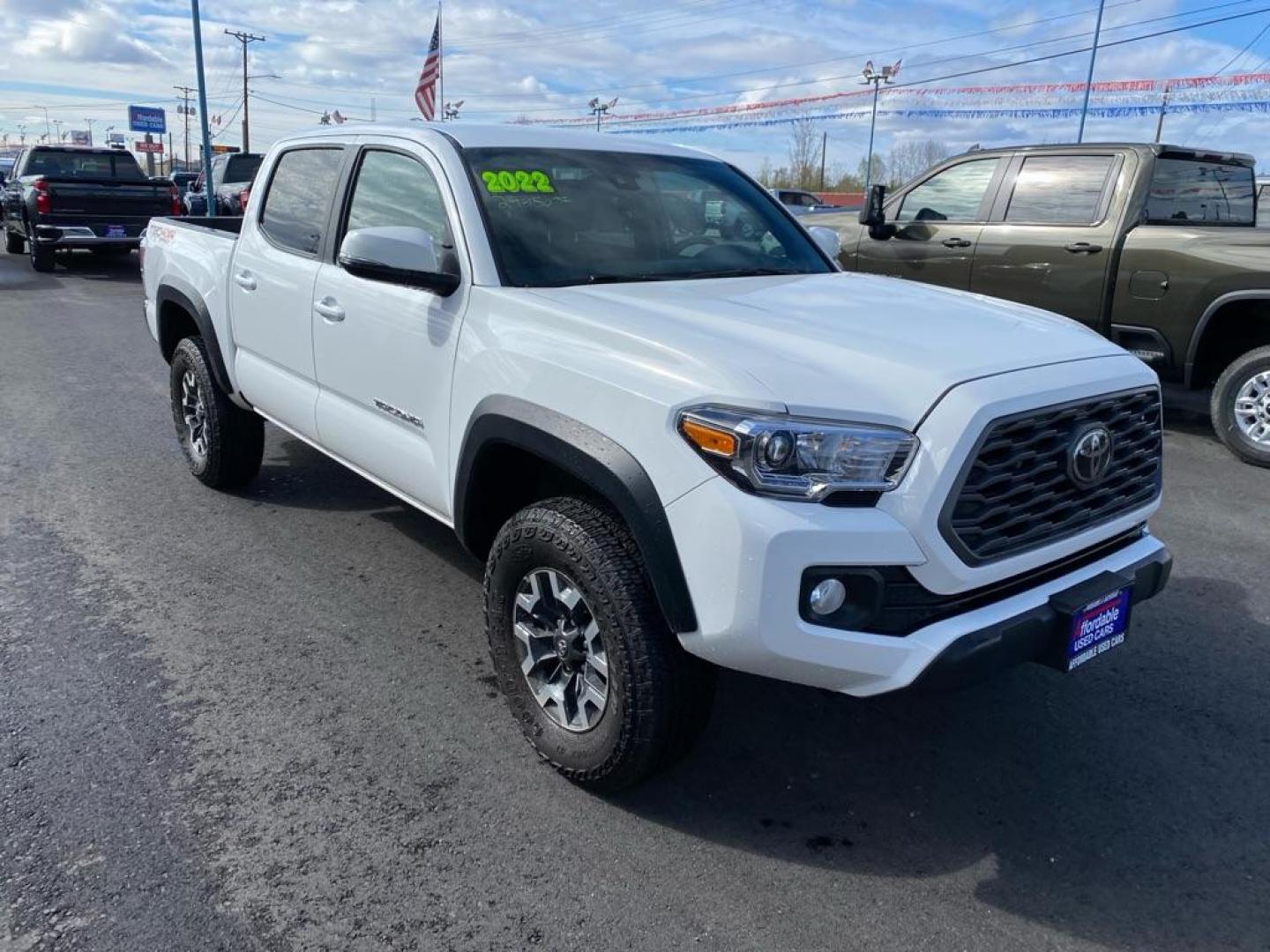 2022 WHITE TOYOTA TACOMA TRD DOUBLE CAB (3TMCZ5AN2NM) with an 3.5L engine, Automatic transmission, located at 2525 S. Cushman, Fairbanks, AK, 99701, (907) 452-5707, 64.824036, -147.712311 - Photo#1