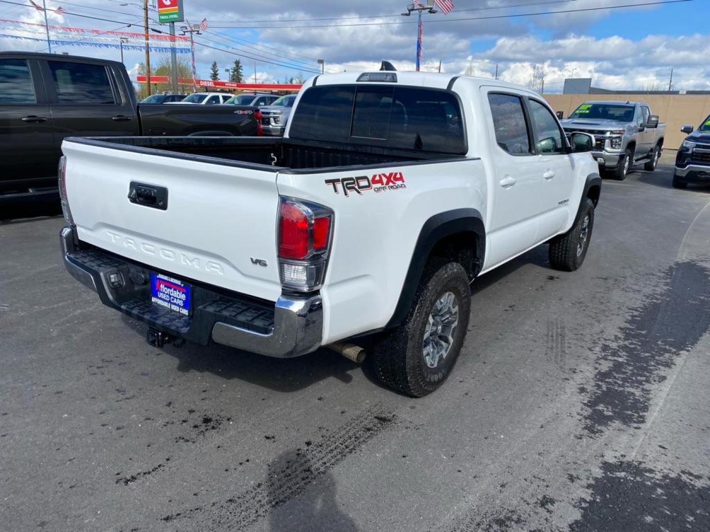 2022 WHITE TOYOTA TACOMA TRD DOUBLE CAB (3TMCZ5AN2NM) with an 3.5L engine, Automatic transmission, located at 2525 S. Cushman, Fairbanks, AK, 99701, (907) 452-5707, 64.824036, -147.712311 - Photo#2