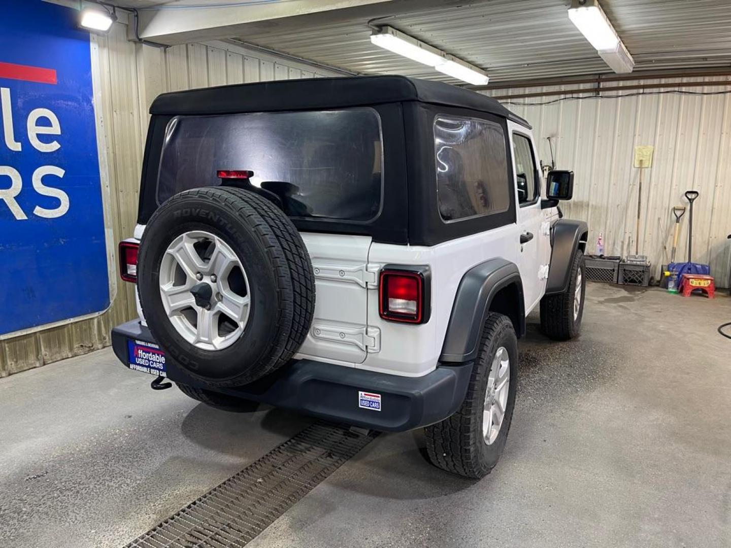 2020 WHITE JEEP WRANGLER SPORT (1C4GJXAG1LW) with an 3.6L engine, Automatic transmission, located at 2525 S. Cushman, Fairbanks, AK, 99701, (907) 452-5707, 64.824036, -147.712311 - Photo#2