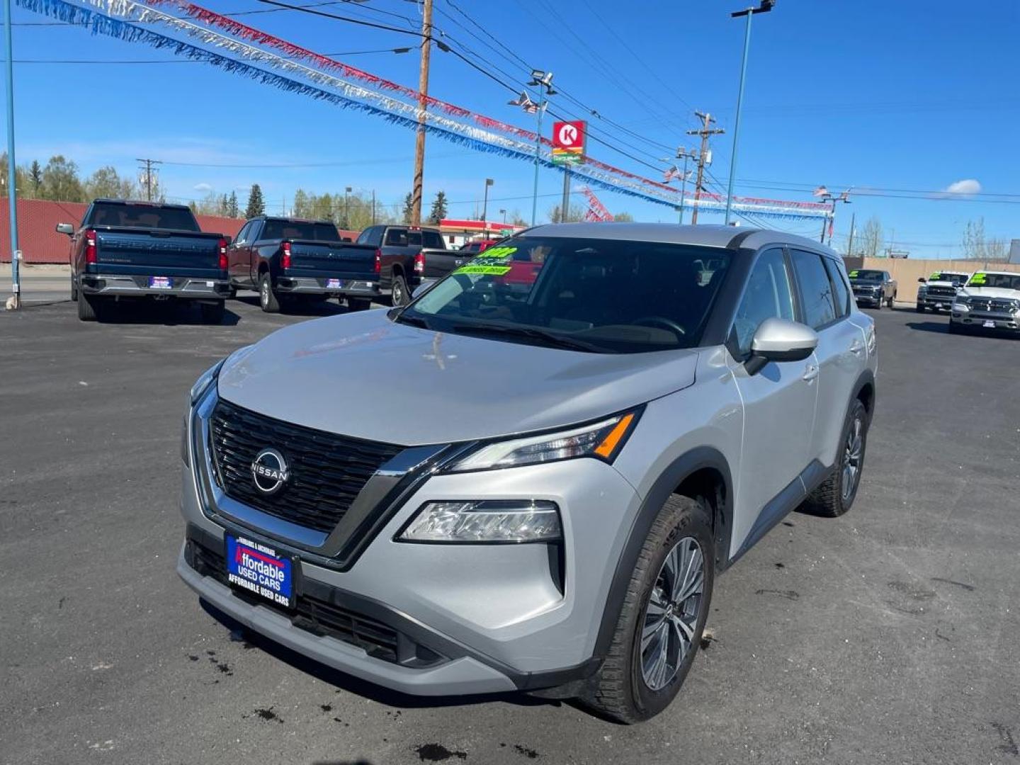 2022 SILVER NISSAN ROGUE SV (5N1BT3BB3NC) with an 1.5L engine, Automatic transmission, located at 2525 S. Cushman, Fairbanks, AK, 99701, (907) 452-5707, 64.824036, -147.712311 - Photo#1