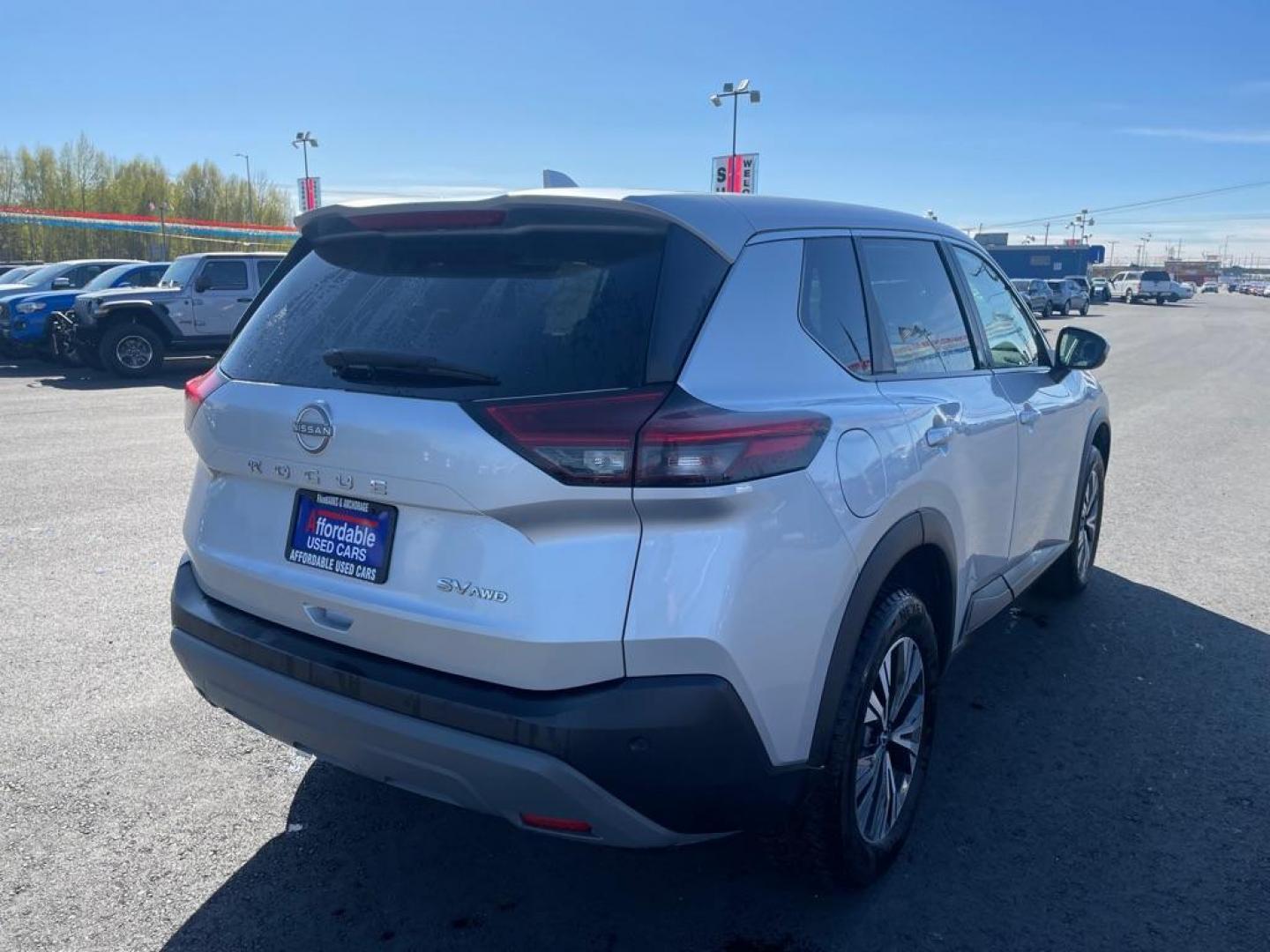 2022 SILVER NISSAN ROGUE SV (5N1BT3BB3NC) with an 1.5L engine, Automatic transmission, located at 2525 S. Cushman, Fairbanks, AK, 99701, (907) 452-5707, 64.824036, -147.712311 - Photo#3