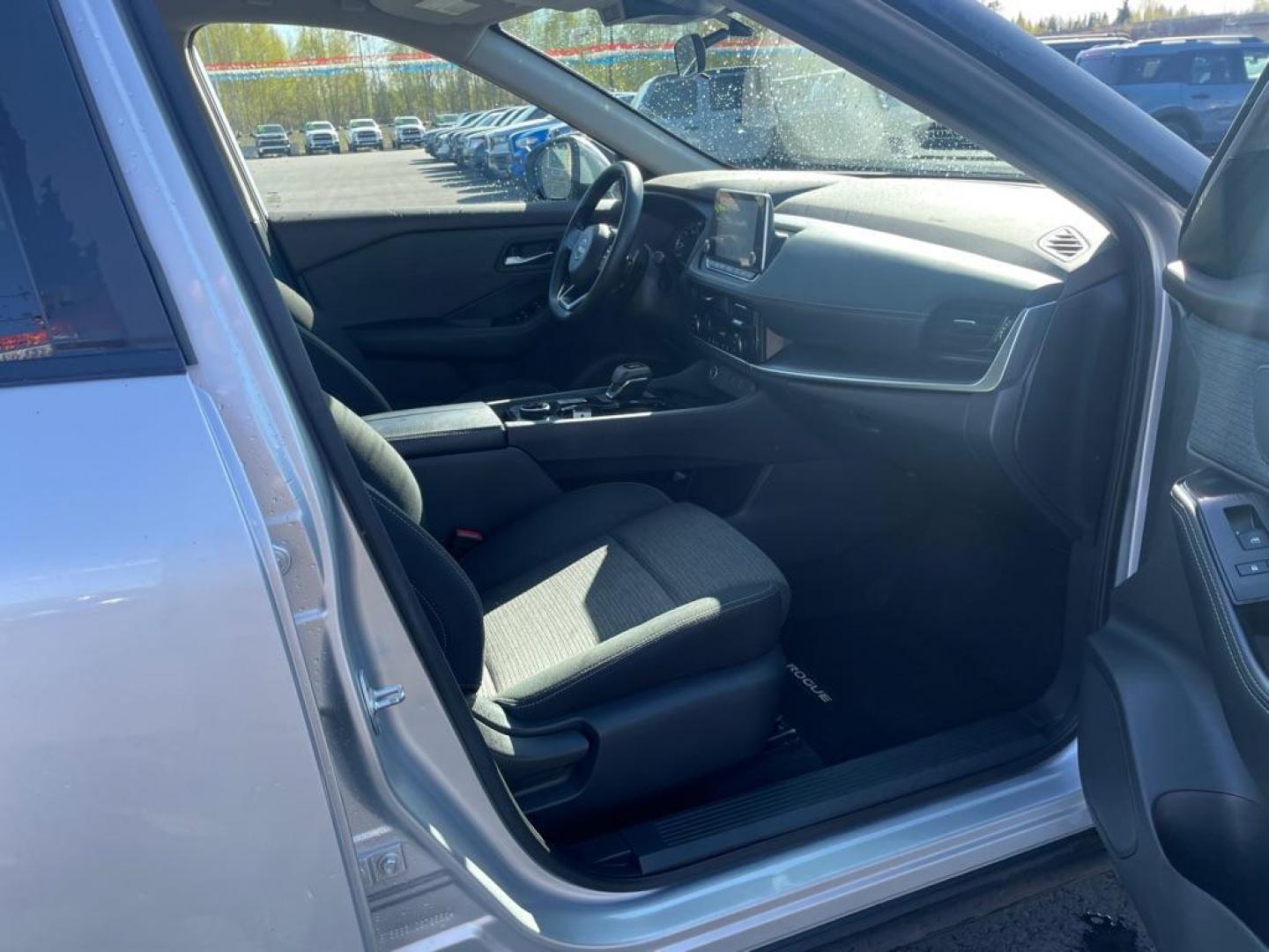 2022 SILVER NISSAN ROGUE SV (5N1BT3BB3NC) with an 1.5L engine, Automatic transmission, located at 2525 S. Cushman, Fairbanks, AK, 99701, (907) 452-5707, 64.824036, -147.712311 - Photo#5