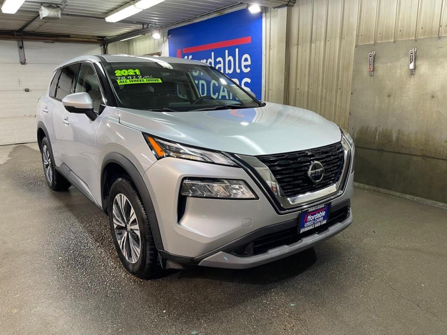 2021 SILVER NISSAN ROGUE SV (5N1AT3BB0MC) with an 2.5L engine, Continuously Variable transmission, located at 2525 S. Cushman, Fairbanks, AK, 99701, (907) 452-5707, 64.824036, -147.712311 - Photo#0