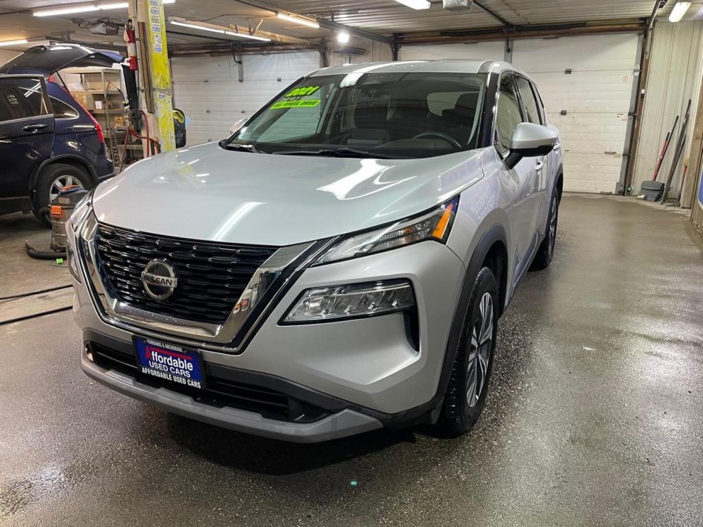 2021 SILVER NISSAN ROGUE SV (5N1AT3BB0MC) with an 2.5L engine, Continuously Variable transmission, located at 2525 S. Cushman, Fairbanks, AK, 99701, (907) 452-5707, 64.824036, -147.712311 - Photo#1