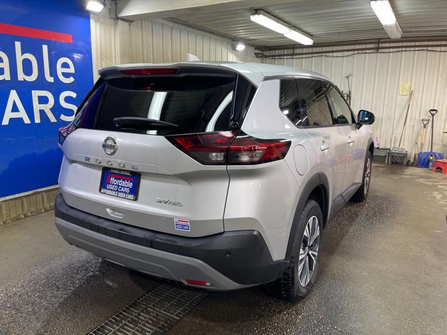 2021 SILVER NISSAN ROGUE SV (5N1AT3BB0MC) with an 2.5L engine, Continuously Variable transmission, located at 2525 S. Cushman, Fairbanks, AK, 99701, (907) 452-5707, 64.824036, -147.712311 - Photo#2