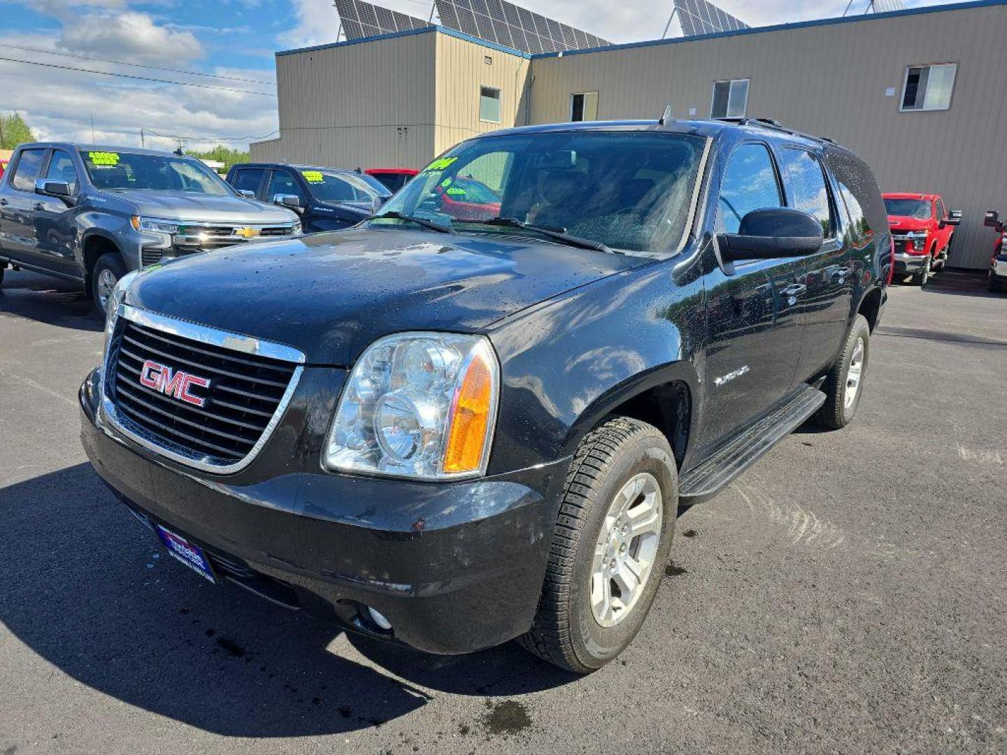 2014 BLACK GMC YUKON XL 1500 SLT (1GKS2KE72ER) with an 5.3L engine, Automatic transmission, located at 2525 S. Cushman, Fairbanks, AK, 99701, (907) 452-5707, 64.824036, -147.712311 - Photo#0