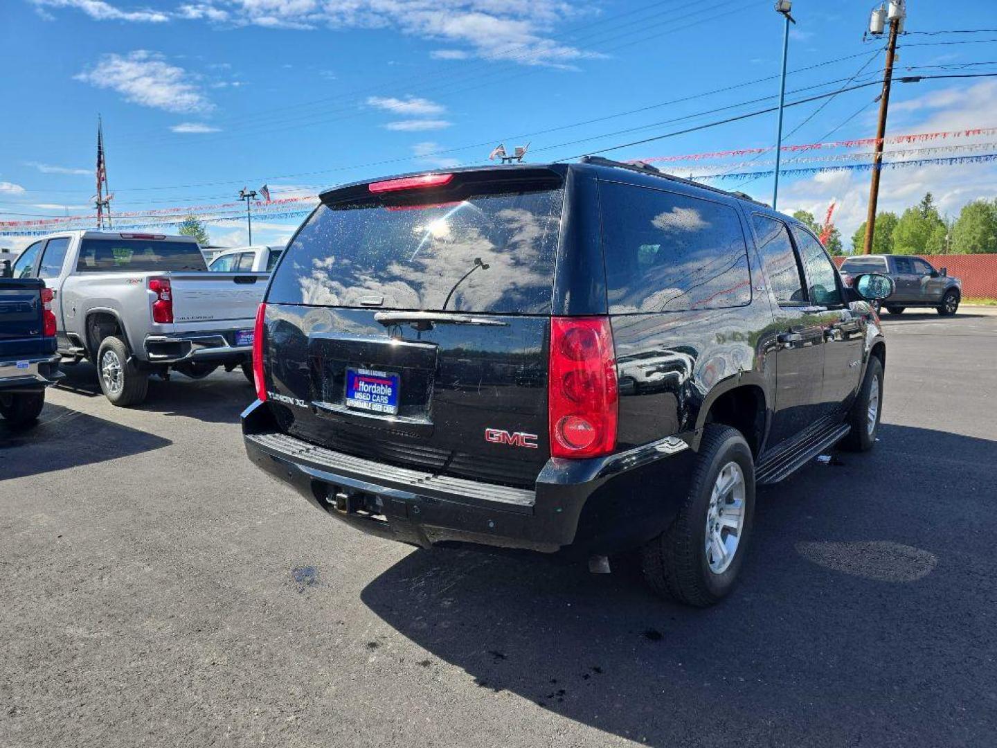 2014 BLACK GMC YUKON XL 1500 SLT (1GKS2KE72ER) with an 5.3L engine, Automatic transmission, located at 2525 S. Cushman, Fairbanks, AK, 99701, (907) 452-5707, 64.824036, -147.712311 - Photo#2