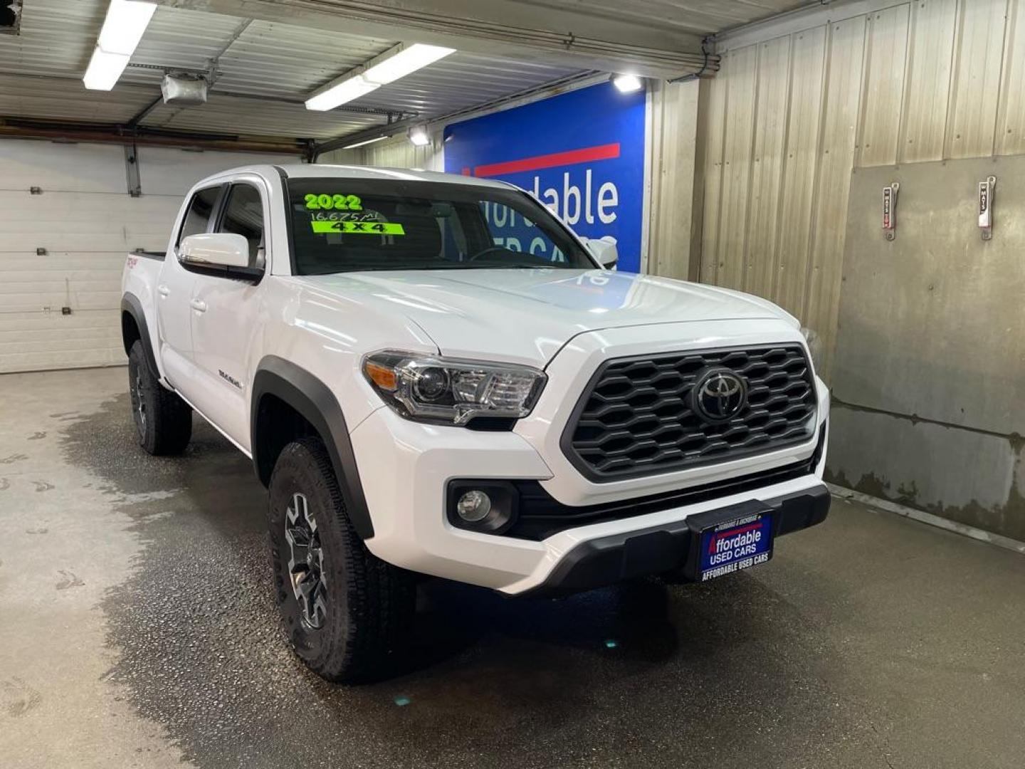 2022 WHITE TOYOTA TACOMA TRD DOUBLE CAB (3TMCZ5AN2NM) with an 3.5L engine, Automatic transmission, located at 2525 S. Cushman, Fairbanks, AK, 99701, (907) 452-5707, 64.824036, -147.712311 - Photo#0