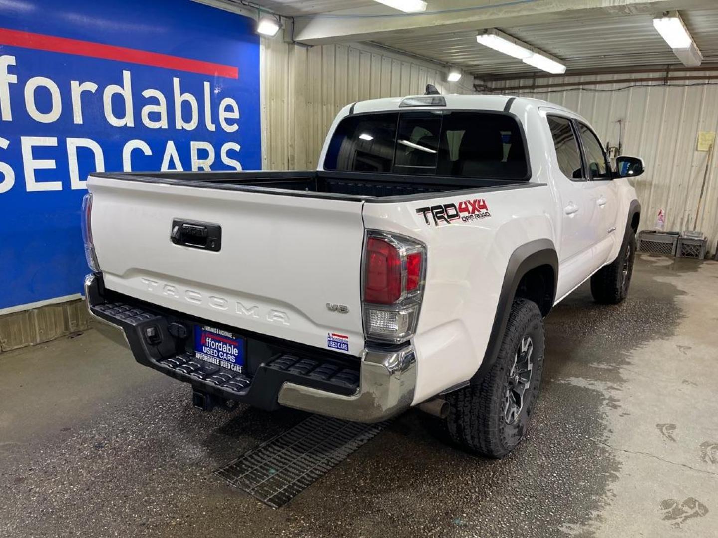 2022 WHITE TOYOTA TACOMA TRD DOUBLE CAB (3TMCZ5AN2NM) with an 3.5L engine, Automatic transmission, located at 2525 S. Cushman, Fairbanks, AK, 99701, (907) 452-5707, 64.824036, -147.712311 - Photo#2