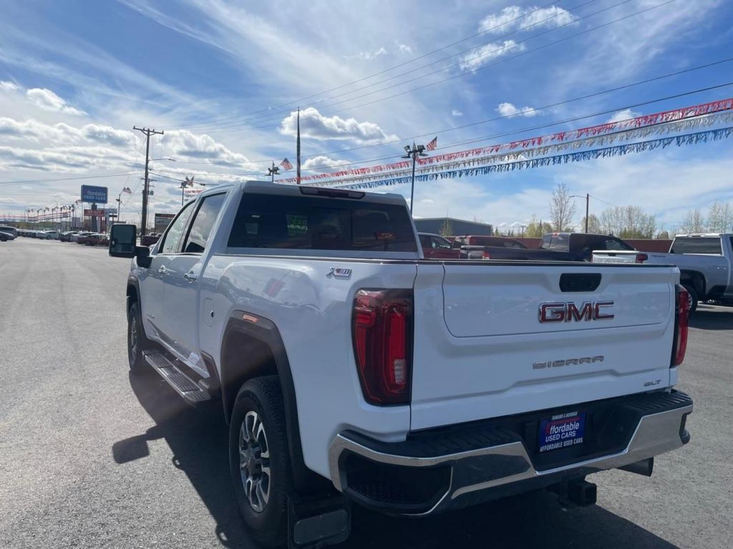 2022 WHITE GMC SIERRA 3500 SLT (1GT49UEY0NF) with an 6.6L engine, Automatic transmission, located at 2525 S. Cushman, Fairbanks, AK, 99701, (907) 452-5707, 64.824036, -147.712311 - Photo#2