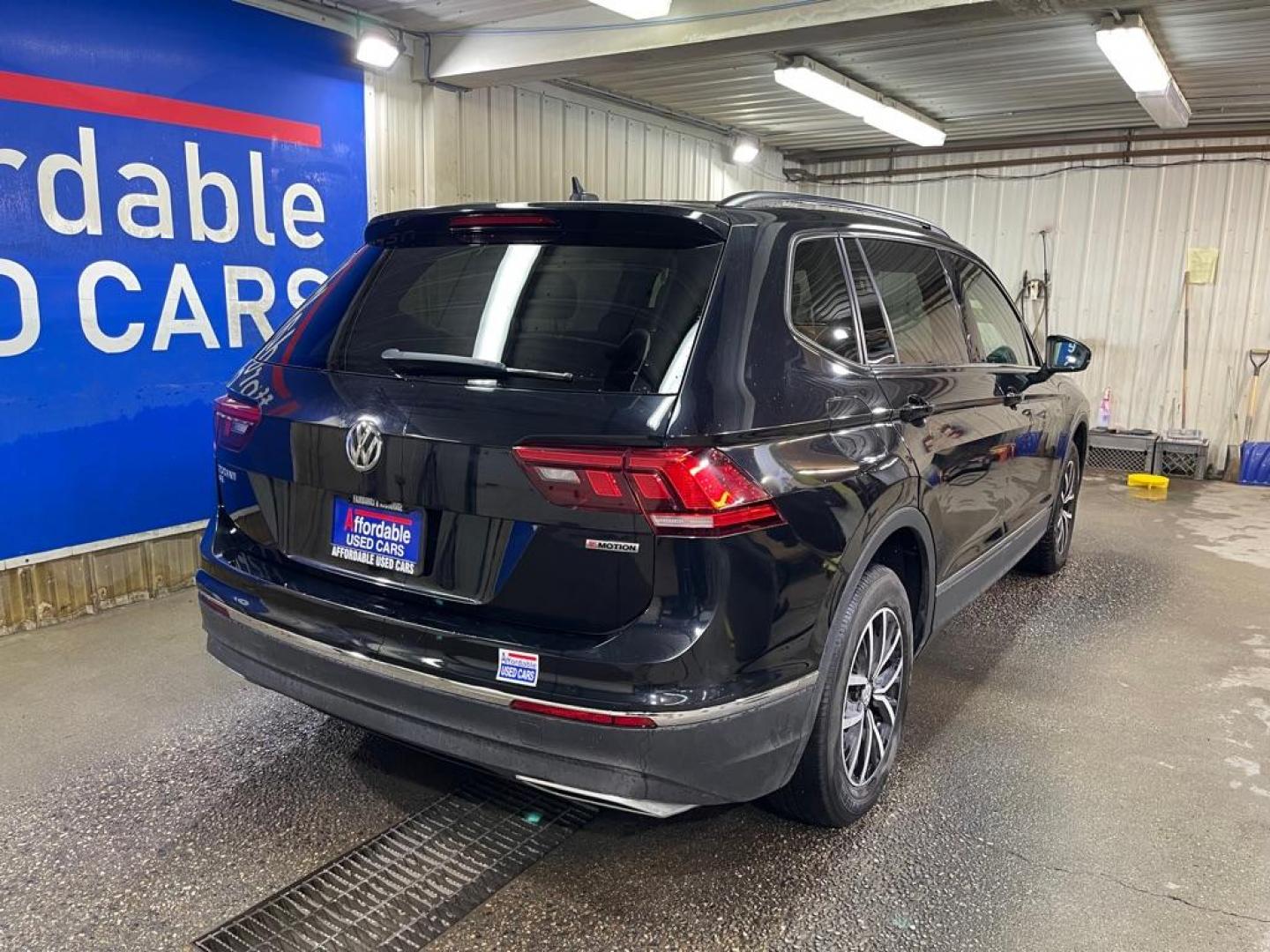 2021 BLACK VOLKSWAGEN TIGUAN SE (3VV2B7AX0MM) with an 2.0L engine, Automatic transmission, located at 2525 S. Cushman, Fairbanks, AK, 99701, (907) 452-5707, 64.824036, -147.712311 - Photo#2