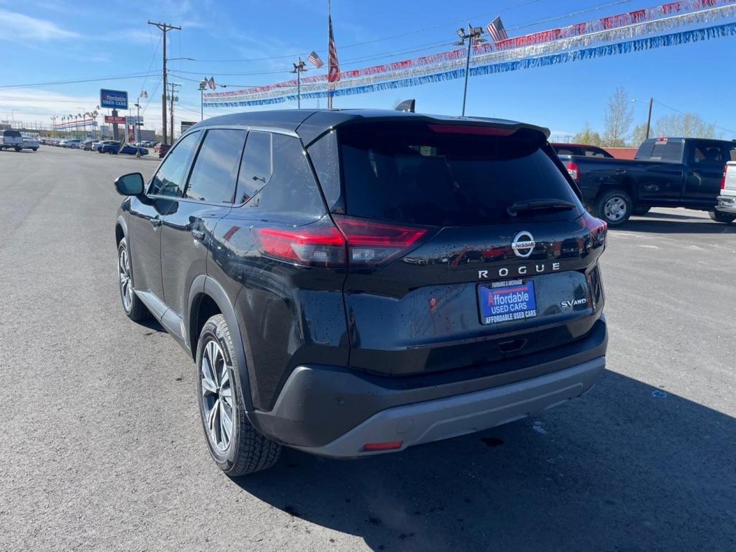 2021 BLACK NISSAN ROGUE SV (5N1AT3BBXMC) with an 2.5L engine, Continuously Variable transmission, located at 2525 S. Cushman, Fairbanks, AK, 99701, (907) 452-5707, 64.824036, -147.712311 - Photo#2