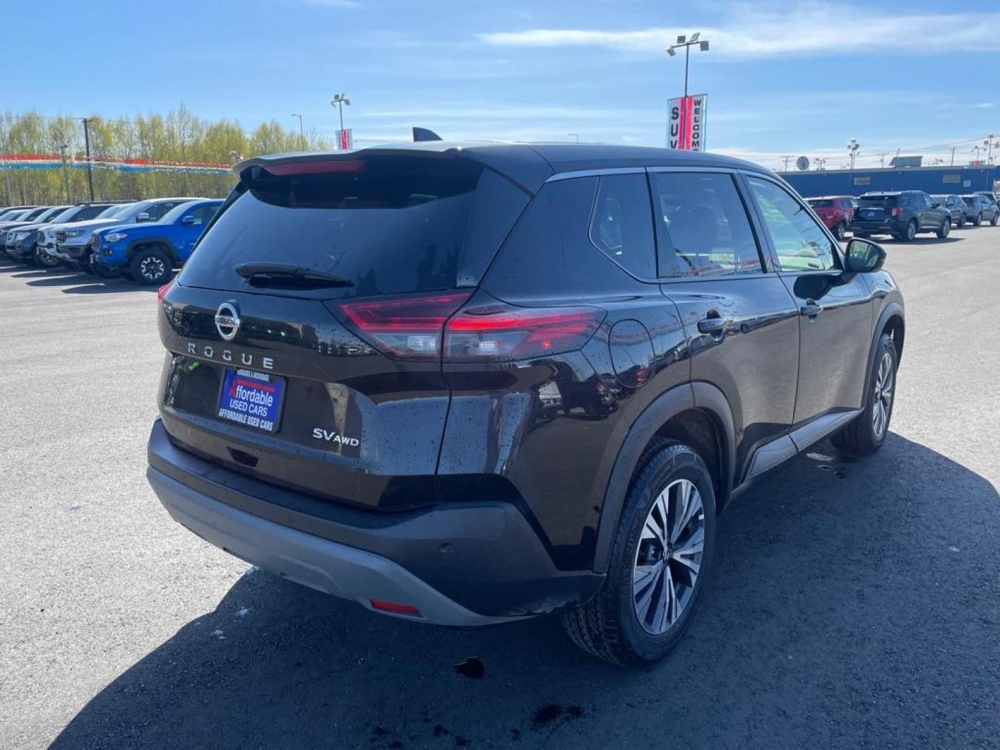 2021 BLACK NISSAN ROGUE SV (5N1AT3BBXMC) with an 2.5L engine, Continuously Variable transmission, located at 2525 S. Cushman, Fairbanks, AK, 99701, (907) 452-5707, 64.824036, -147.712311 - Photo#3