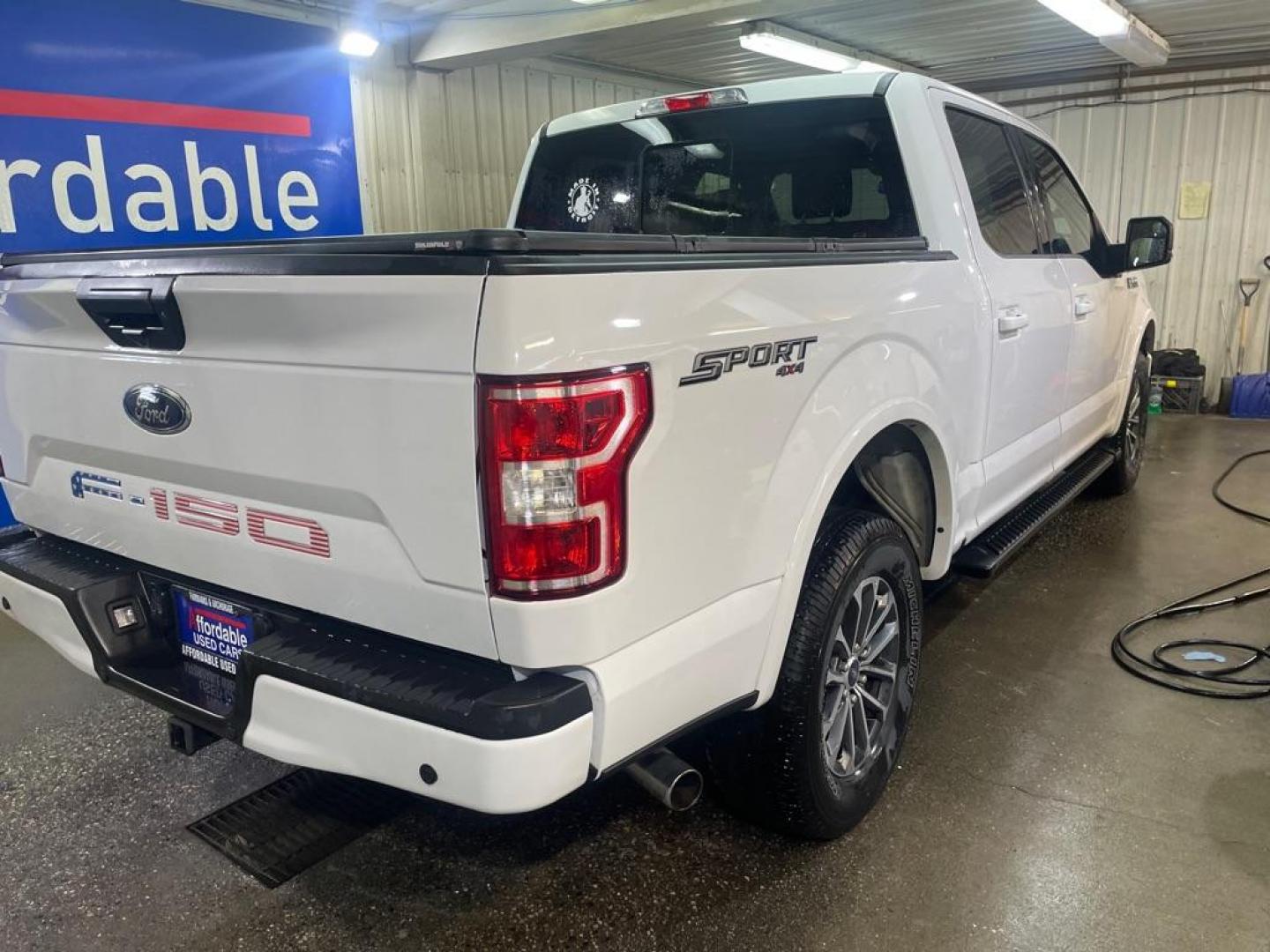 2020 WHITE FORD F150 SUPERCREW (1FTEW1E5XLF) with an 5.0L engine, Automatic transmission, located at 2525 S. Cushman, Fairbanks, AK, 99701, (907) 452-5707, 64.824036, -147.712311 - Photo#3