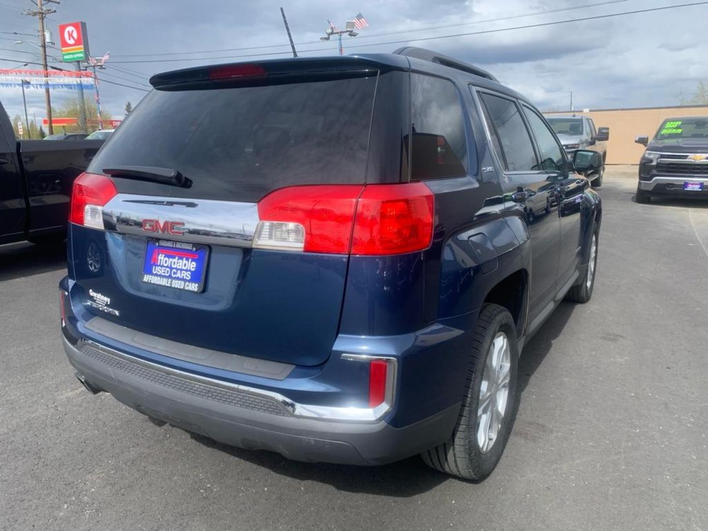 2017 BLUE GMC TERRAIN SLE (2GKALNEK6H6) with an 2.4L engine, Automatic transmission, located at 2525 S. Cushman, Fairbanks, AK, 99701, (907) 452-5707, 64.824036, -147.712311 - Photo#3