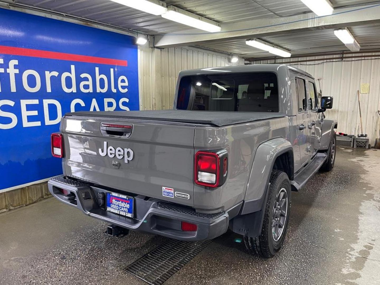 2021 GRAY JEEP GLADIATOR OVERLAND (1C6HJTFG5ML) with an 3.6L engine, Automatic transmission, located at 2525 S. Cushman, Fairbanks, AK, 99701, (907) 452-5707, 64.824036, -147.712311 - Photo#2