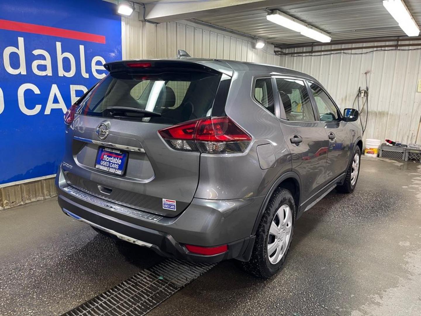 2019 BLACK NISSAN ROGUE S (5N1AT2MT6KC) with an 2.5L engine, Continuously Variable transmission, located at 2525 S. Cushman, Fairbanks, AK, 99701, (907) 452-5707, 64.824036, -147.712311 - Photo#2