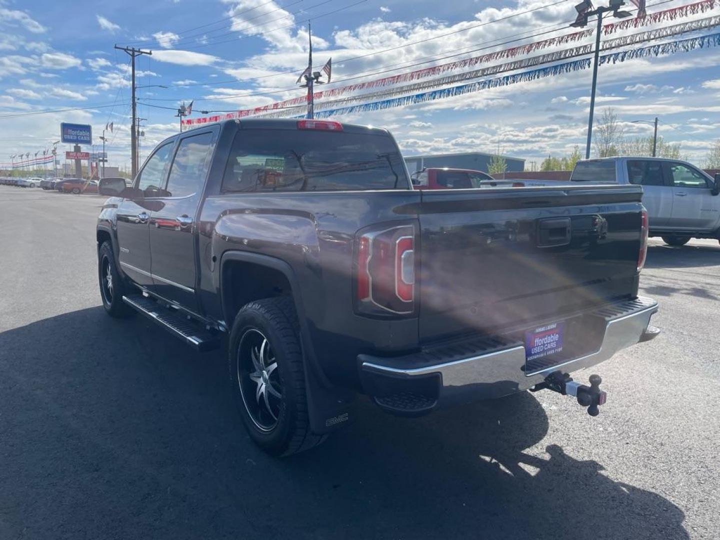 2017 GREY GMC SIERRA 1500 SLT (3GTU2NEC1HG) with an 5.3L engine, Automatic transmission, located at 2525 S. Cushman, Fairbanks, AK, 99701, (907) 452-5707, 64.824036, -147.712311 - Photo#2