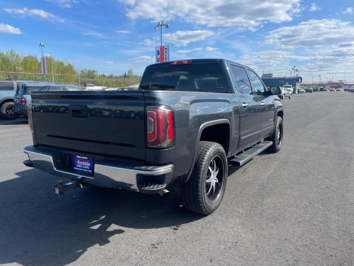 2017 GREY GMC SIERRA 1500 SLT (3GTU2NEC1HG) with an 5.3L engine, Automatic transmission, located at 2525 S. Cushman, Fairbanks, AK, 99701, (907) 452-5707, 64.824036, -147.712311 - Photo#3