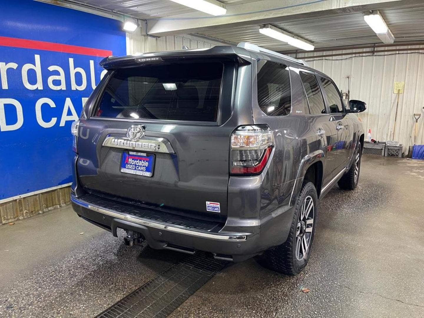 2018 GRAY TOYOTA 4RUNNER SR5/SR5 LIMITED (JTEBU5JR8J5) with an 4.0L engine, Automatic transmission, located at 2525 S. Cushman, Fairbanks, AK, 99701, (907) 452-5707, 64.824036, -147.712311 - Photo#2