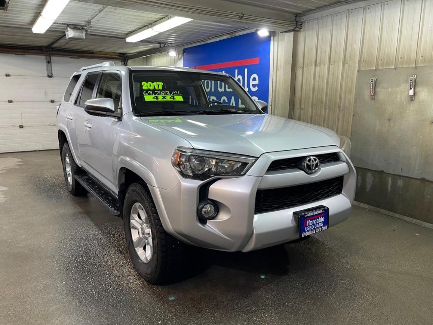 2017 SILVER TOYOTA 4RUNNER SR5/SR5 PREMIUM (JTEBU5JR7H5) with an 4.0L engine, Automatic transmission, located at 2525 S. Cushman, Fairbanks, AK, 99701, (907) 452-5707, 64.824036, -147.712311 - Photo#0