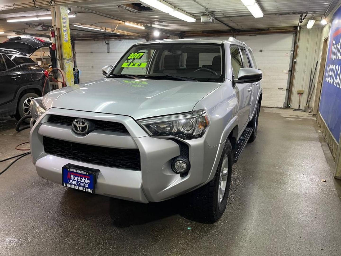 2017 SILVER TOYOTA 4RUNNER SR5/SR5 PREMIUM (JTEBU5JR7H5) with an 4.0L engine, Automatic transmission, located at 2525 S. Cushman, Fairbanks, AK, 99701, (907) 452-5707, 64.824036, -147.712311 - Photo#1