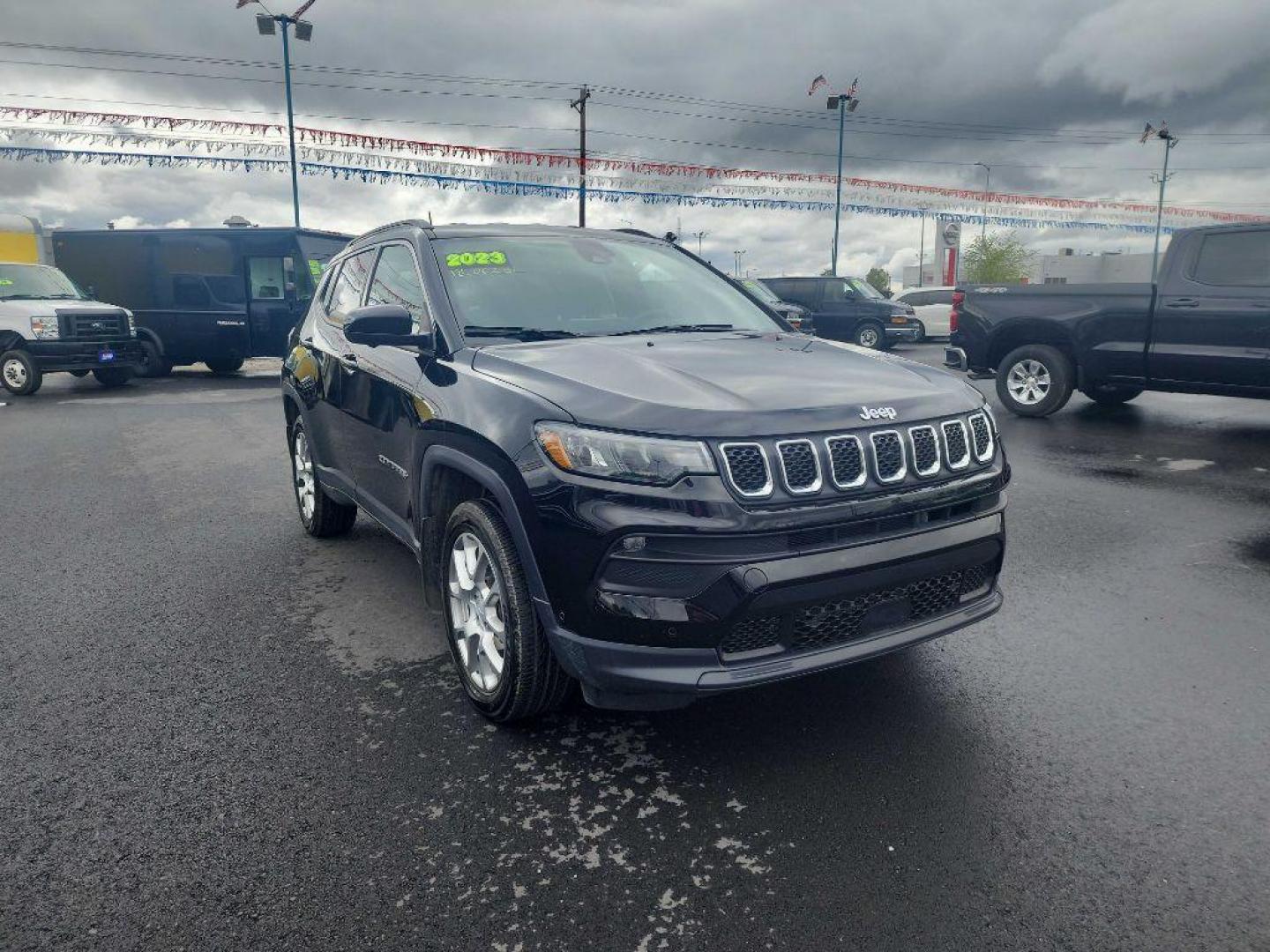 2023 BLACK JEEP COMPASS LATITUDE LUX (3C4NJDFN6PT) with an 2.0L engine, Automatic transmission, located at 2525 S. Cushman, Fairbanks, AK, 99701, (907) 452-5707, 64.824036, -147.712311 - Photo#0