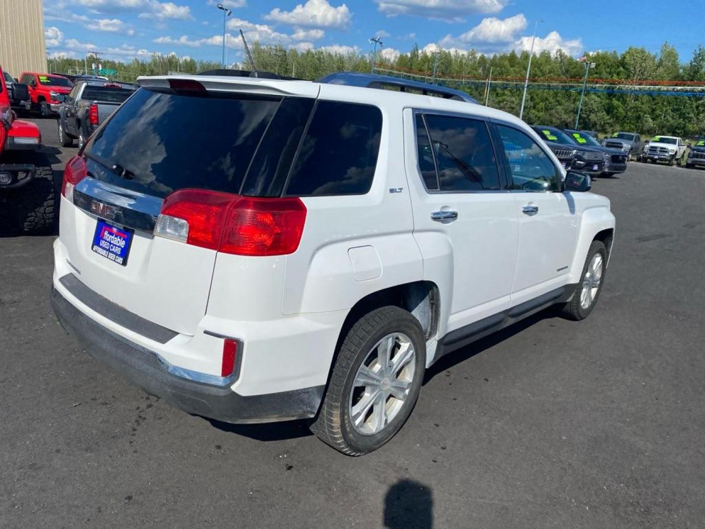 2017 WHITE GMC TERRAIN SLT (2GKALPEK3H6) with an 2.4L engine, Automatic transmission, located at 2525 S. Cushman, Fairbanks, AK, 99701, (907) 452-5707, 64.824036, -147.712311 - Photo#2