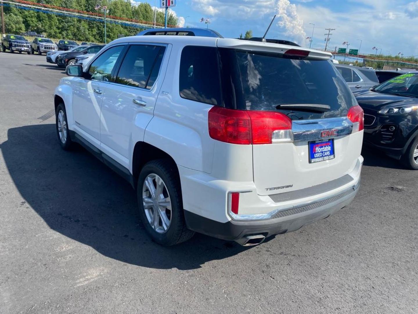 2017 WHITE GMC TERRAIN SLT (2GKALPEK3H6) with an 2.4L engine, Automatic transmission, located at 2525 S. Cushman, Fairbanks, AK, 99701, (907) 452-5707, 64.824036, -147.712311 - Photo#3