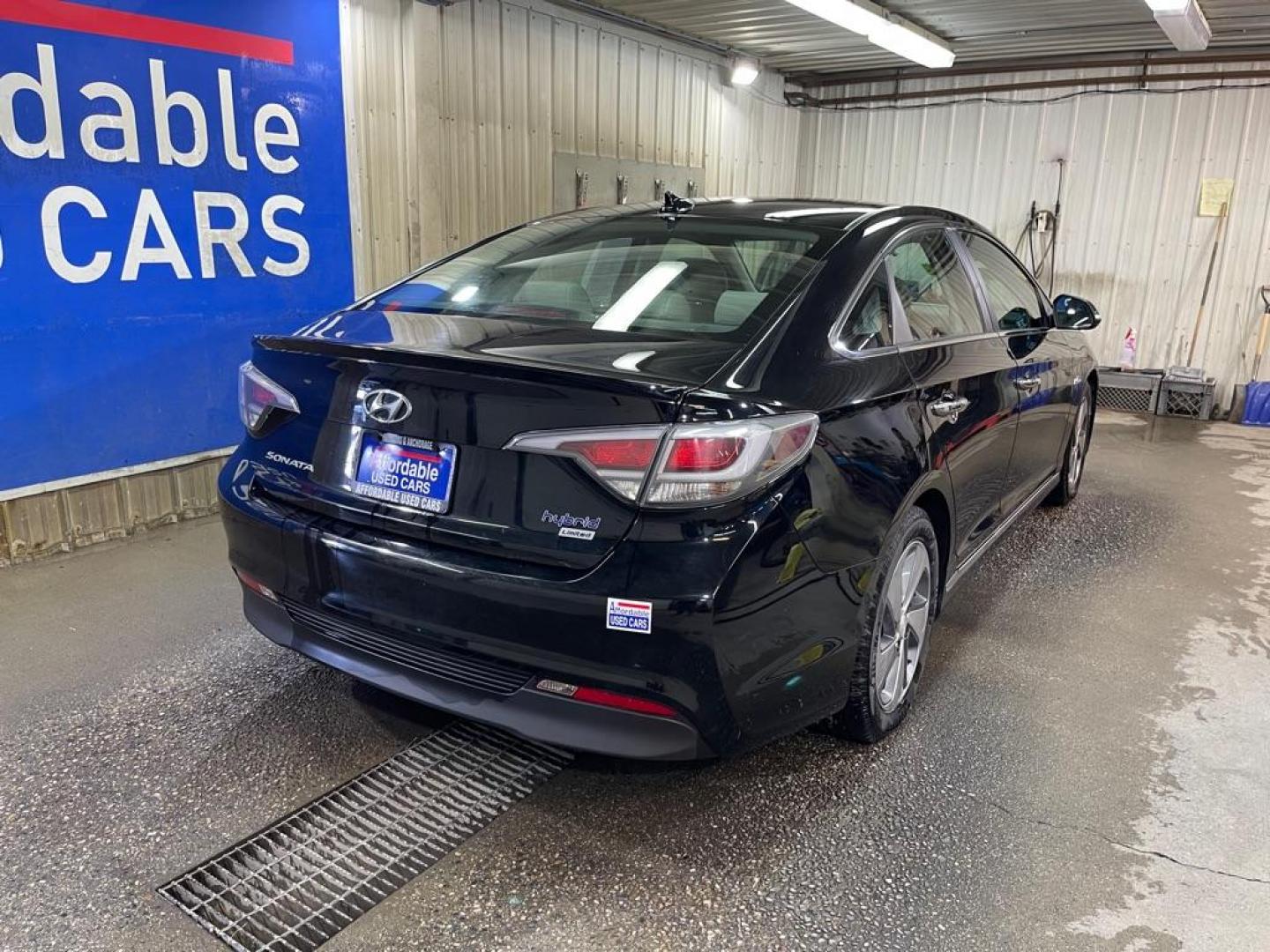 2016 BLACK HYUNDAI SONATA HYBRID (KMHE34L16GA) with an 2.0L engine, Automatic transmission, located at 2525 S. Cushman, Fairbanks, AK, 99701, (907) 452-5707, 64.824036, -147.712311 - Photo#2