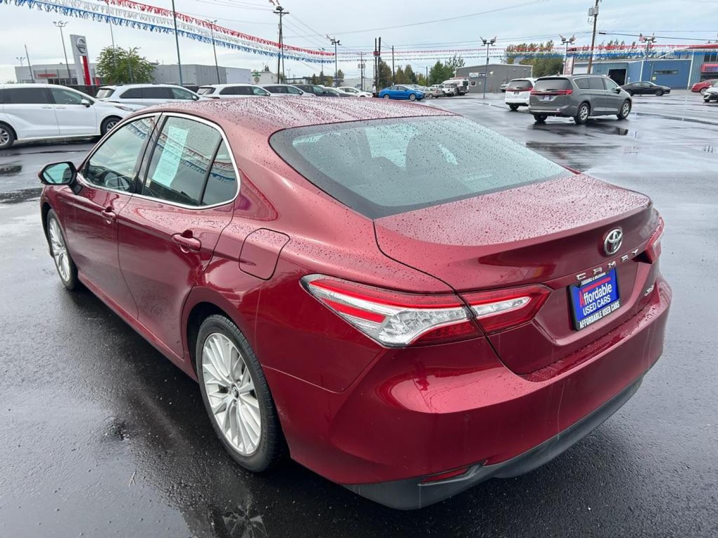 2018 RED TOYOTA CAMRY XLE (4T1B11HK4JU) with an 2.5L engine, Automatic transmission, located at 2525 S. Cushman, Fairbanks, AK, 99701, (907) 452-5707, 64.824036, -147.712311 - Photo#3