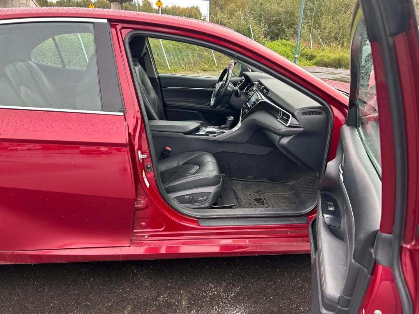 2018 RED TOYOTA CAMRY XLE (4T1B11HK4JU) with an 2.5L engine, Automatic transmission, located at 2525 S. Cushman, Fairbanks, AK, 99701, (907) 452-5707, 64.824036, -147.712311 - Photo#4