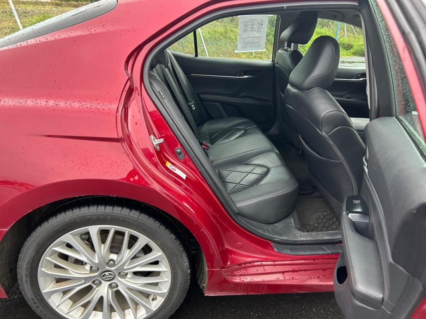 2018 RED TOYOTA CAMRY XLE (4T1B11HK4JU) with an 2.5L engine, Automatic transmission, located at 2525 S. Cushman, Fairbanks, AK, 99701, (907) 452-5707, 64.824036, -147.712311 - Photo#5