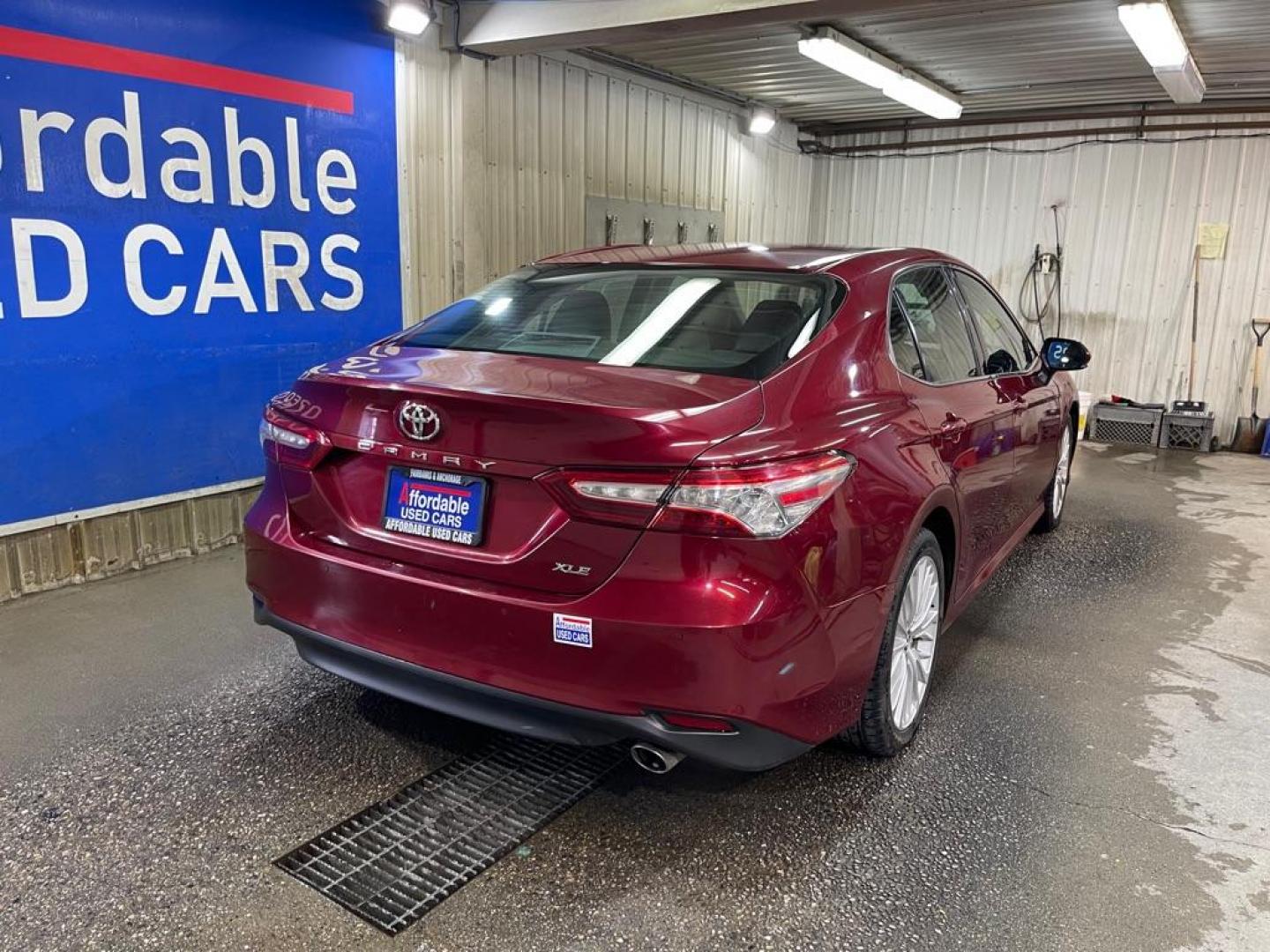 2018 RED TOYOTA CAMRY XLE (4T1B11HK4JU) with an 2.5L engine, Automatic transmission, located at 2525 S. Cushman, Fairbanks, AK, 99701, (907) 452-5707, 64.824036, -147.712311 - Photo#2