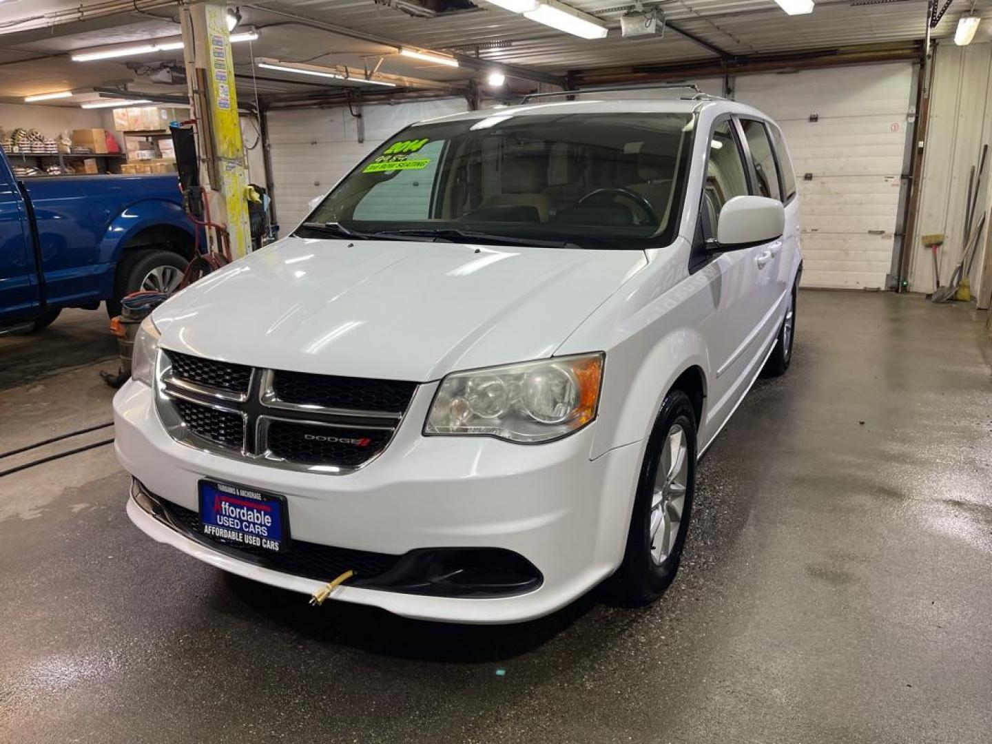 2014 WHITE DODGE GRAND CARAVAN SXT (2C4RDGCG1ER) with an 3.6L engine, Automatic transmission, located at 2525 S. Cushman, Fairbanks, AK, 99701, (907) 452-5707, 64.824036, -147.712311 - Photo#1