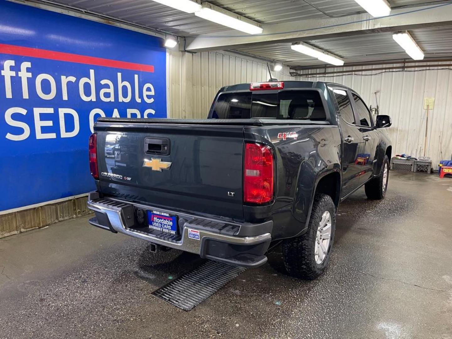 2017 GRAY CHEVROLET COLORADO LT (1GCGTCEN3H1) with an 3.6L engine, Automatic transmission, located at 2525 S. Cushman, Fairbanks, AK, 99701, (907) 452-5707, 64.824036, -147.712311 - Photo#2