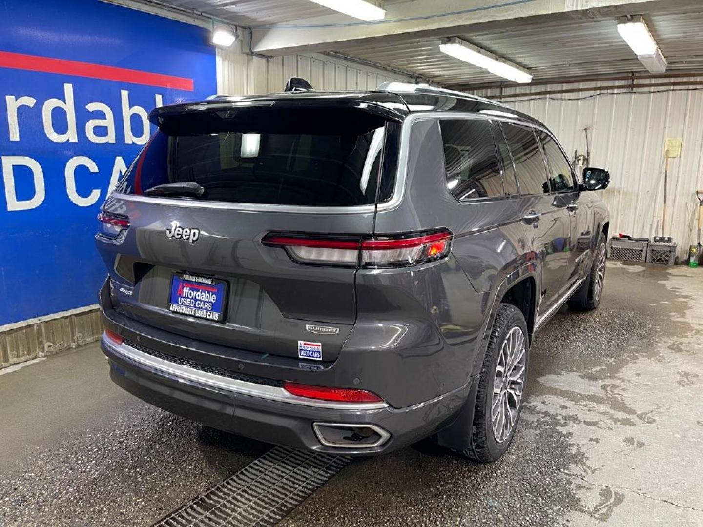 2021 GRAY JEEP GRAND CHEROKEE L SUMMIT (1C4RJKET5M8) with an 5.7L engine, Automatic transmission, located at 2525 S. Cushman, Fairbanks, AK, 99701, (907) 452-5707, 64.824036, -147.712311 - Photo#2