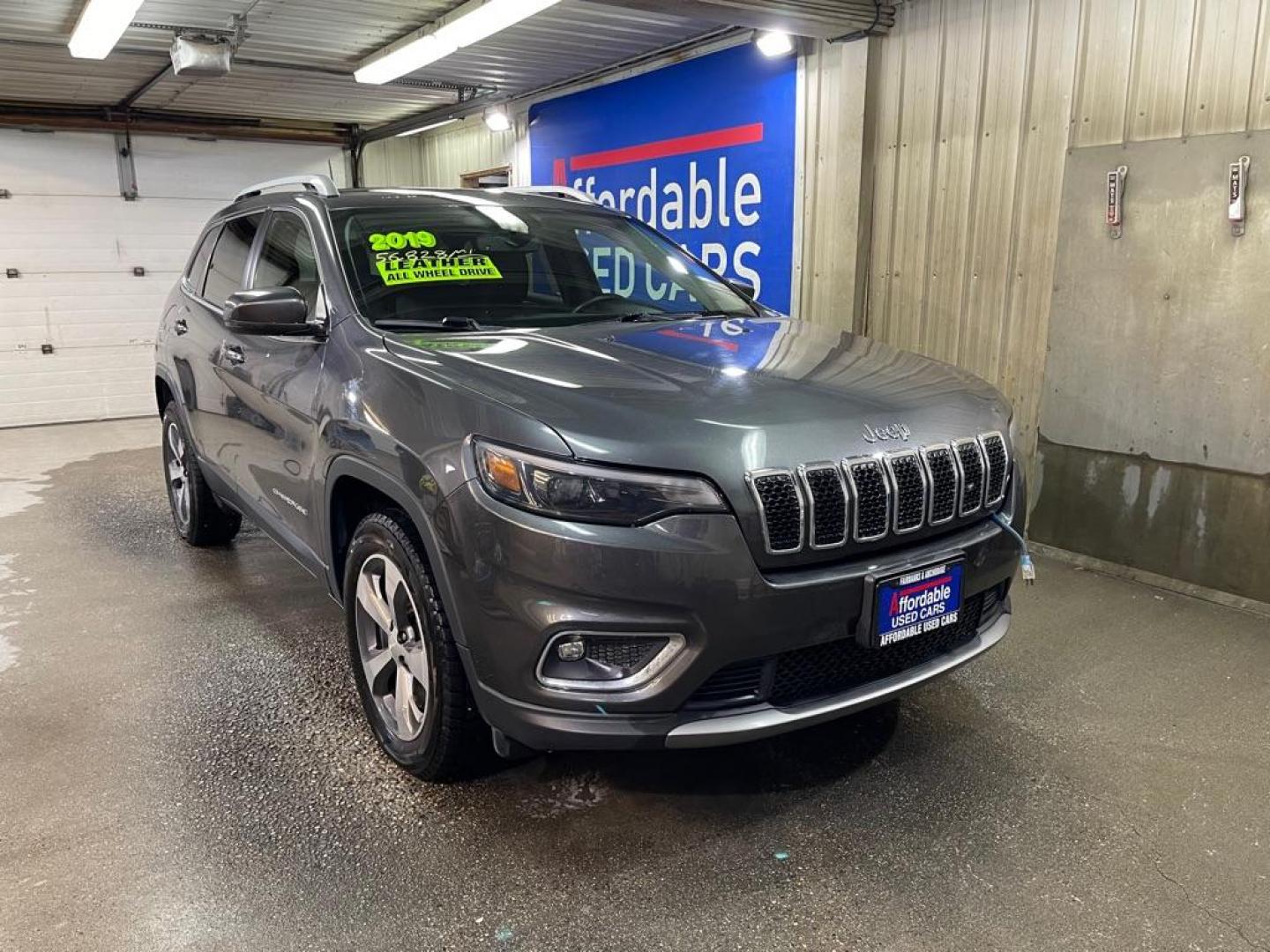 2019 GRAY JEEP CHEROKEE LIMITED (1C4PJMDX0KD) with an 3.2L engine, Automatic transmission, located at 2525 S. Cushman, Fairbanks, AK, 99701, (907) 452-5707, 64.824036, -147.712311 - Photo#0