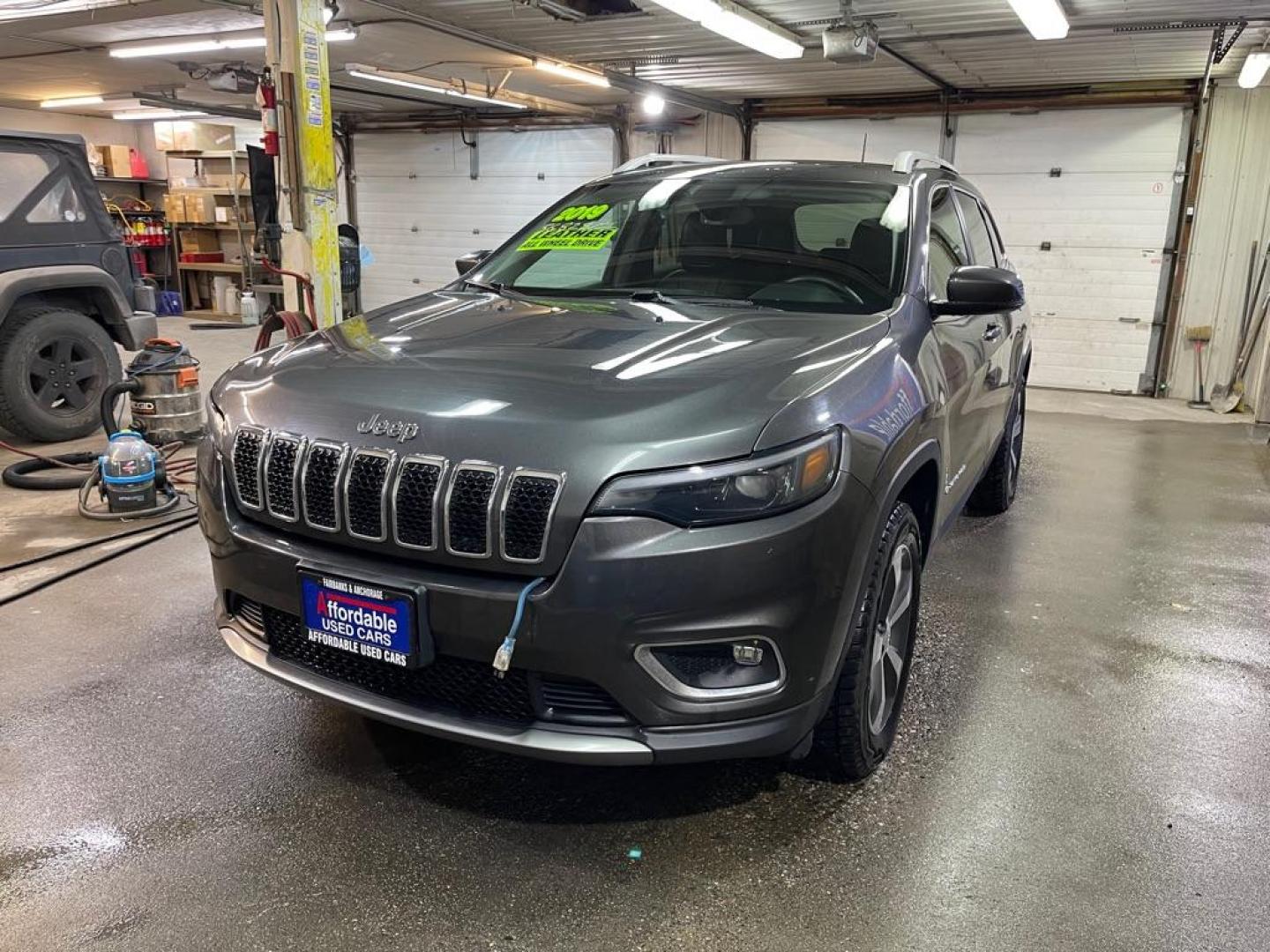 2019 GRAY JEEP CHEROKEE LIMITED (1C4PJMDX0KD) with an 3.2L engine, Automatic transmission, located at 2525 S. Cushman, Fairbanks, AK, 99701, (907) 452-5707, 64.824036, -147.712311 - Photo#1