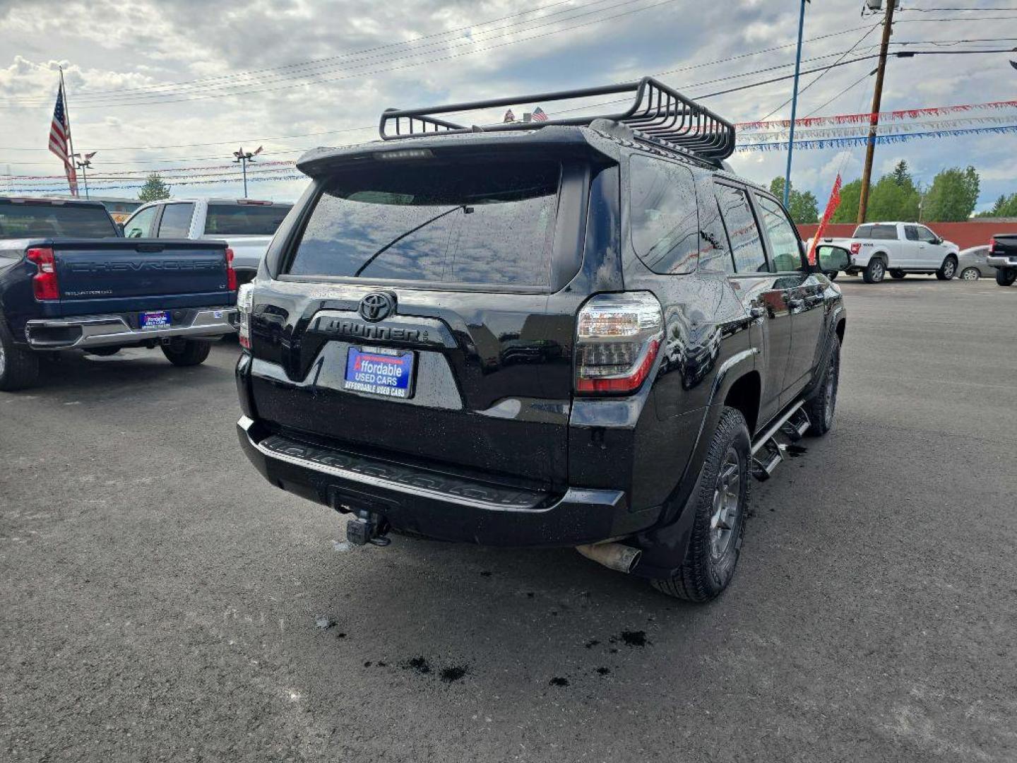 2021 BLACK TOYOTA 4RUNNER VENTURE (JTEHU5JR6M5) with an 4.0L engine, Automatic transmission, located at 2525 S. Cushman, Fairbanks, AK, 99701, (907) 452-5707, 64.824036, -147.712311 - Photo#3