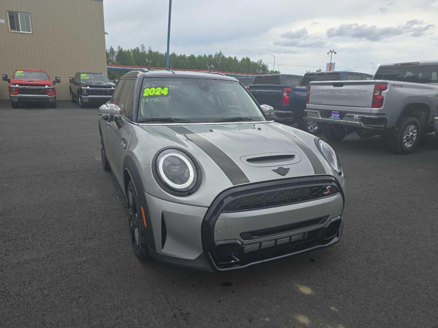 2024 SILVER MINI COOPER S (WMW53DK0XR2) with an 2.0L engine, Manual transmission, located at 2525 S. Cushman, Fairbanks, AK, 99701, (907) 452-5707, 64.824036, -147.712311 - Photo#1