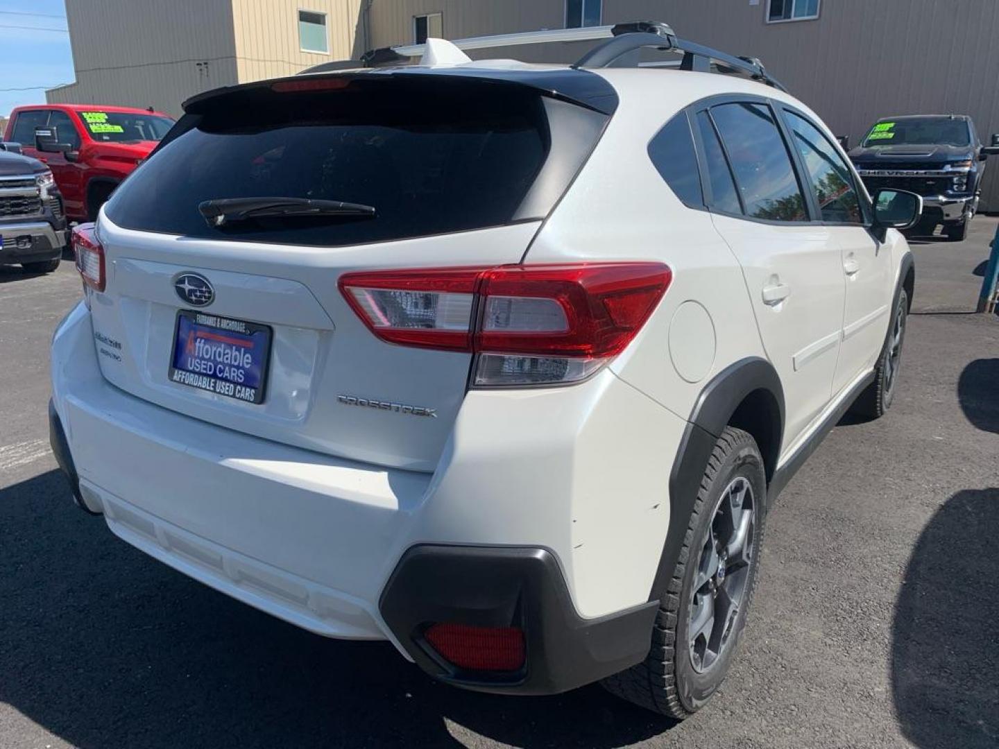 2018 WHITE SUBARU CROSSTREK PREMIUM (JF2GTADC9JH) with an 2.0L engine, 6-Speed Manual transmission, located at 2525 S. Cushman, Fairbanks, AK, 99701, (907) 452-5707, 64.824036, -147.712311 - Photo#3