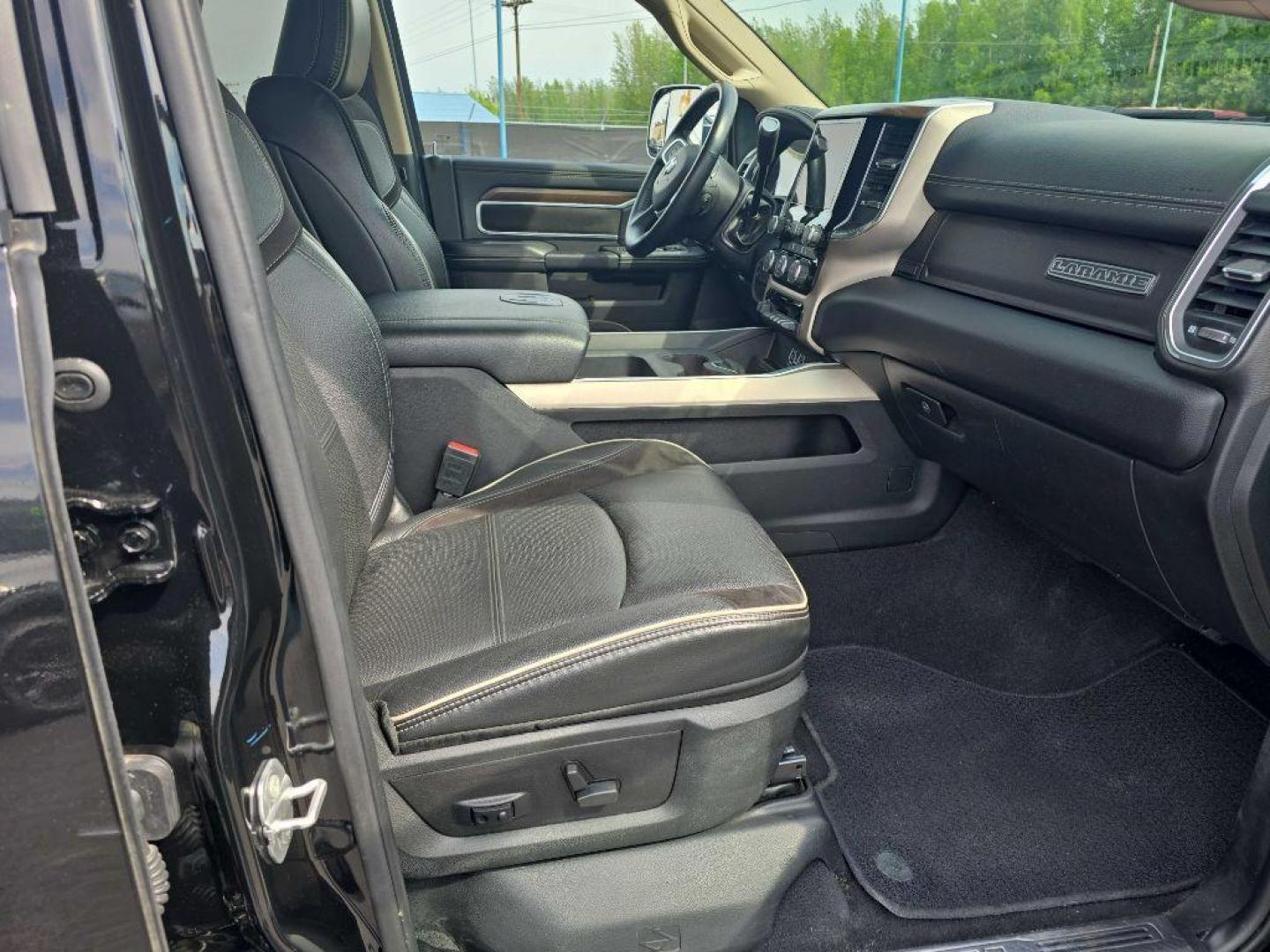 2022 BLACK RAM 2500 LARAMIE (3C6UR5FL4NG) with an 6.7L engine, Automatic transmission, located at 2525 S. Cushman, Fairbanks, AK, 99701, (907) 452-5707, 64.824036, -147.712311 - Photo#3