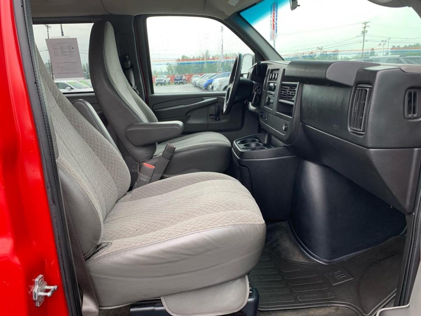 2013 RED CHEVROLET EXPRESS G3500 LT (1GAZG1FA6D1) with an 4.8L engine, Automatic transmission, located at 2525 S. Cushman, Fairbanks, AK, 99701, (907) 452-5707, 64.824036, -147.712311 - Photo#4