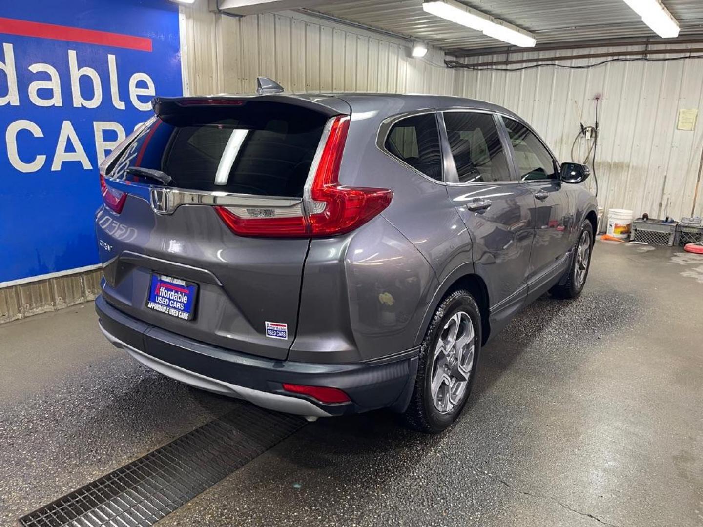 2018 GRAY HONDA CR-V EX (7FARW1H50JE) with an 1.5L engine, Continuously Variable transmission, located at 2525 S. Cushman, Fairbanks, AK, 99701, (907) 452-5707, 64.824036, -147.712311 - Photo#2